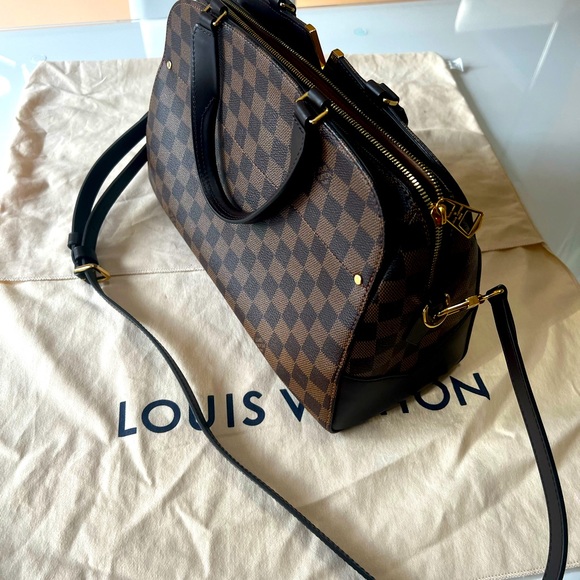 Louis Vuiton Purse! Authentic and worn 2 times only! - Picture 13 of 16